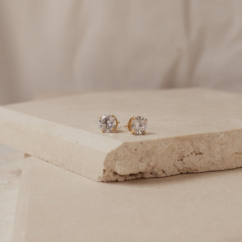 Round Diamond Studs